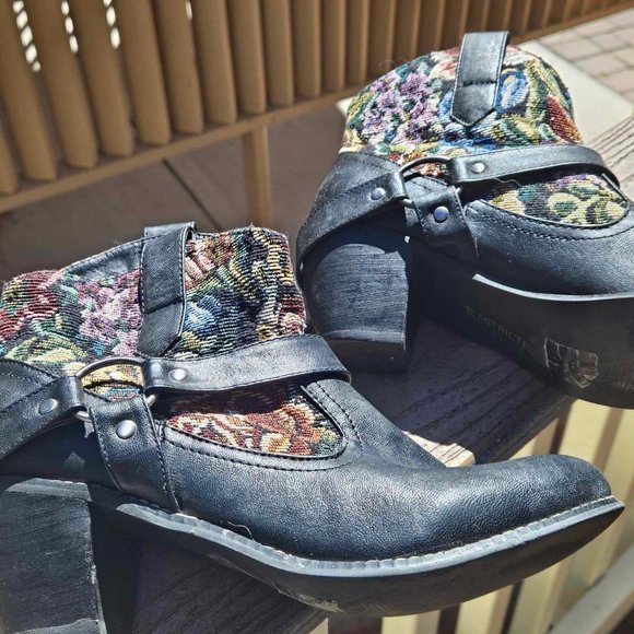 Floral Western Bootie - Picture 6 of 9